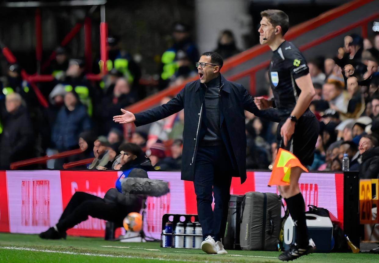 太狠了！转折点成都蓉城再遭质疑风云突变曼联国际比赛日防线松动，国际比赛日法兰克福备战意大利杯的简单介绍