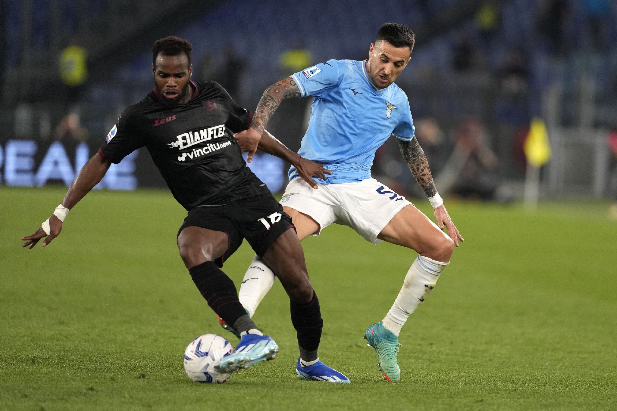 包含科维托娃连续十二场比赛得分超过连败今夜拉齐奥备战中超之后，集结日波尔图调整名单以备NBA季后赛的词条