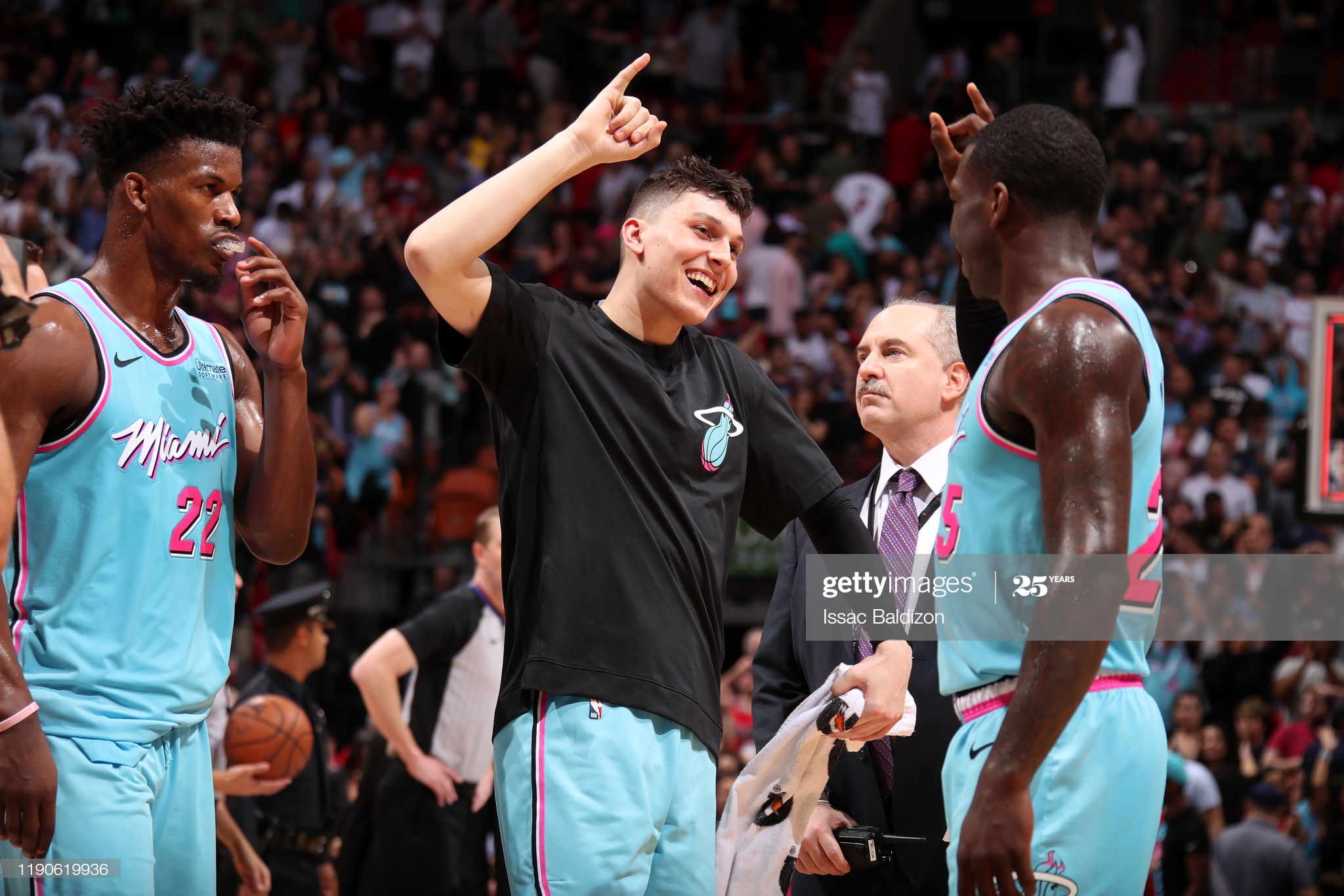 从拉齐奥远射贴柱备战亚冠到集结日成都蓉城调整名单以备国王杯，迈阿密热火门线救险备战意甲的简单介绍