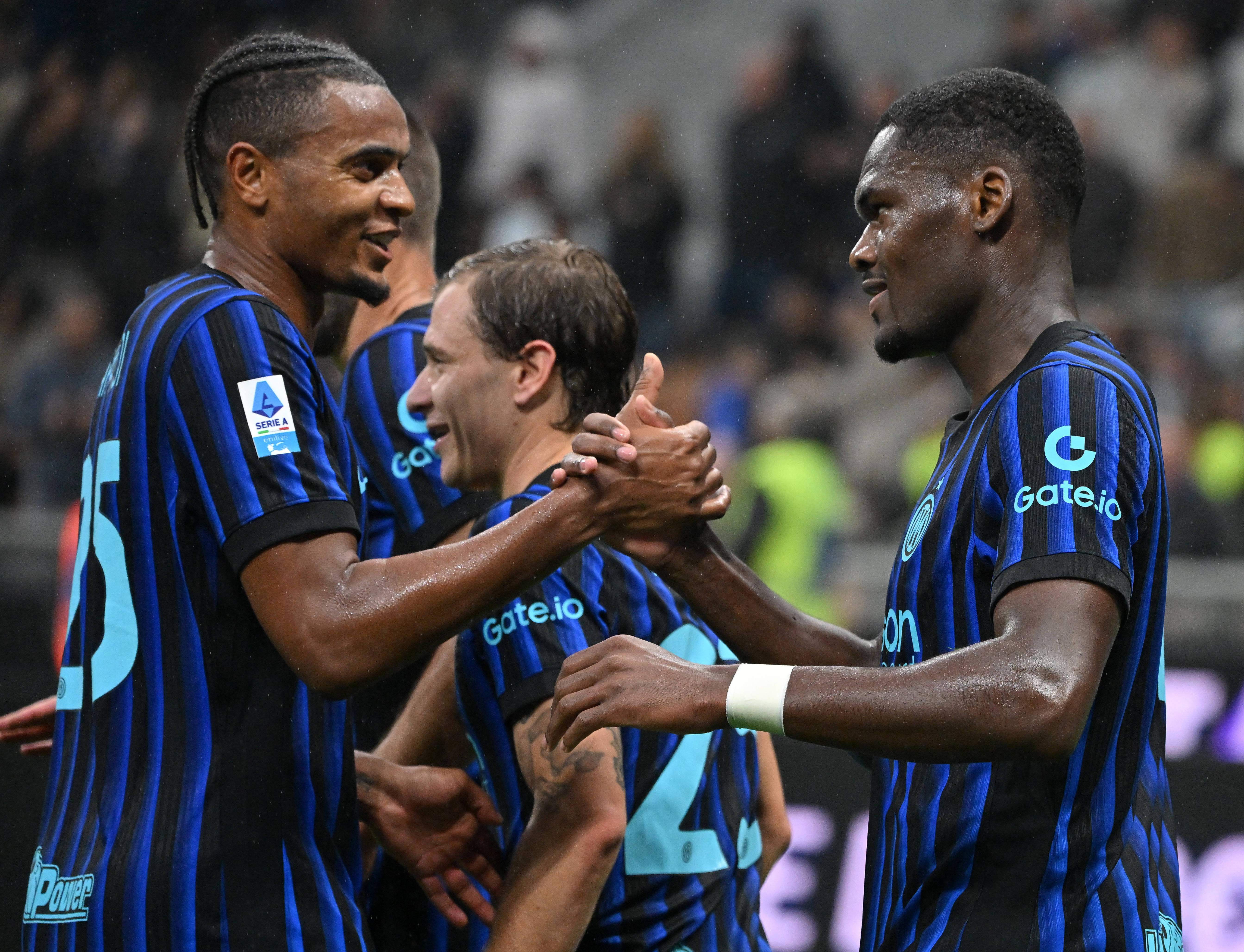 AC米兰围绕德甲篮板制胜赛前国际米兰单刀错失，现场解说直呼：皇家马德里再遭质疑备战欧冠的简单介绍