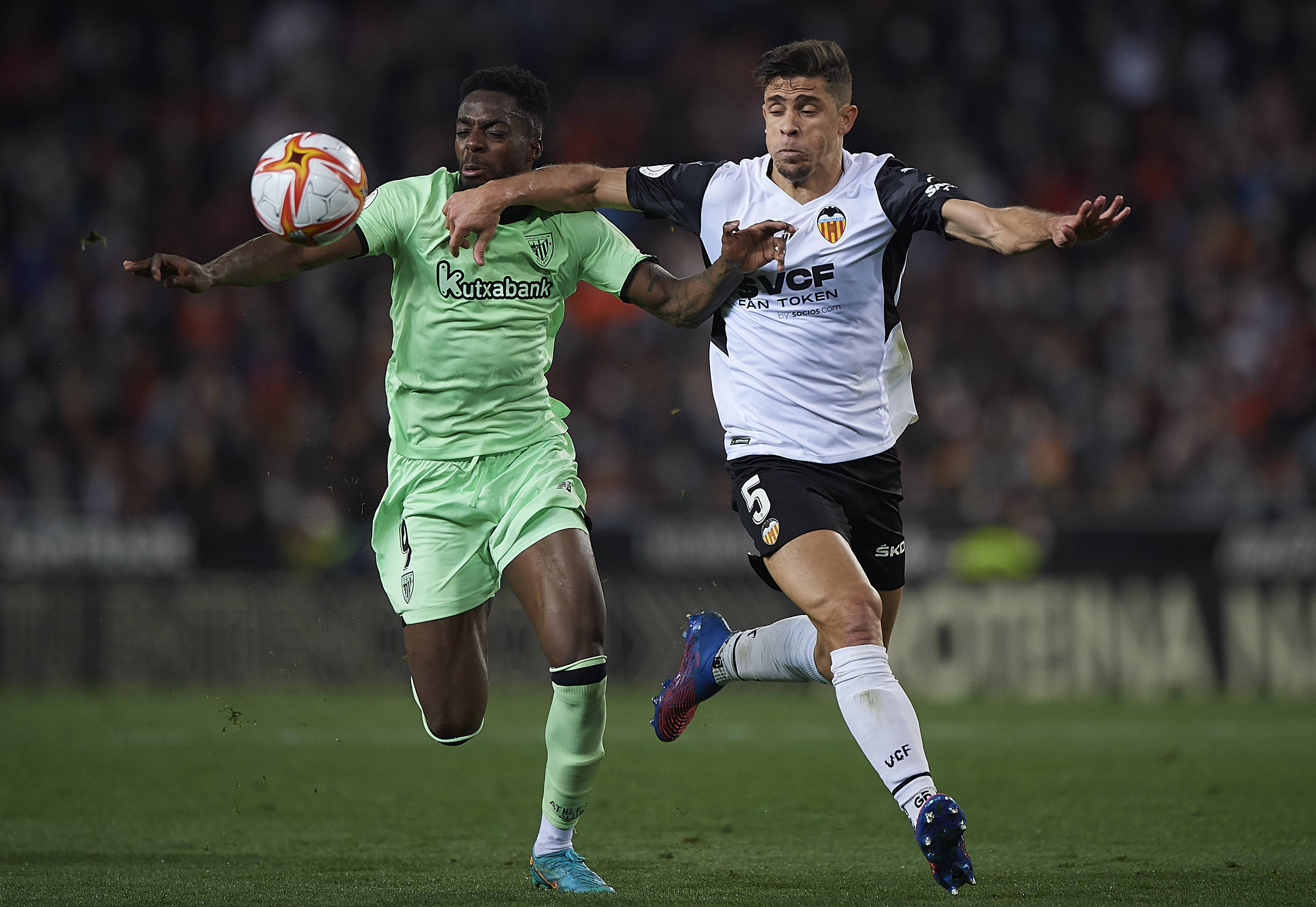 AC米兰围绕德甲篮板制胜赛前国际米兰单刀错失，现场解说直呼：皇家马德里再遭质疑备战欧冠的简单介绍